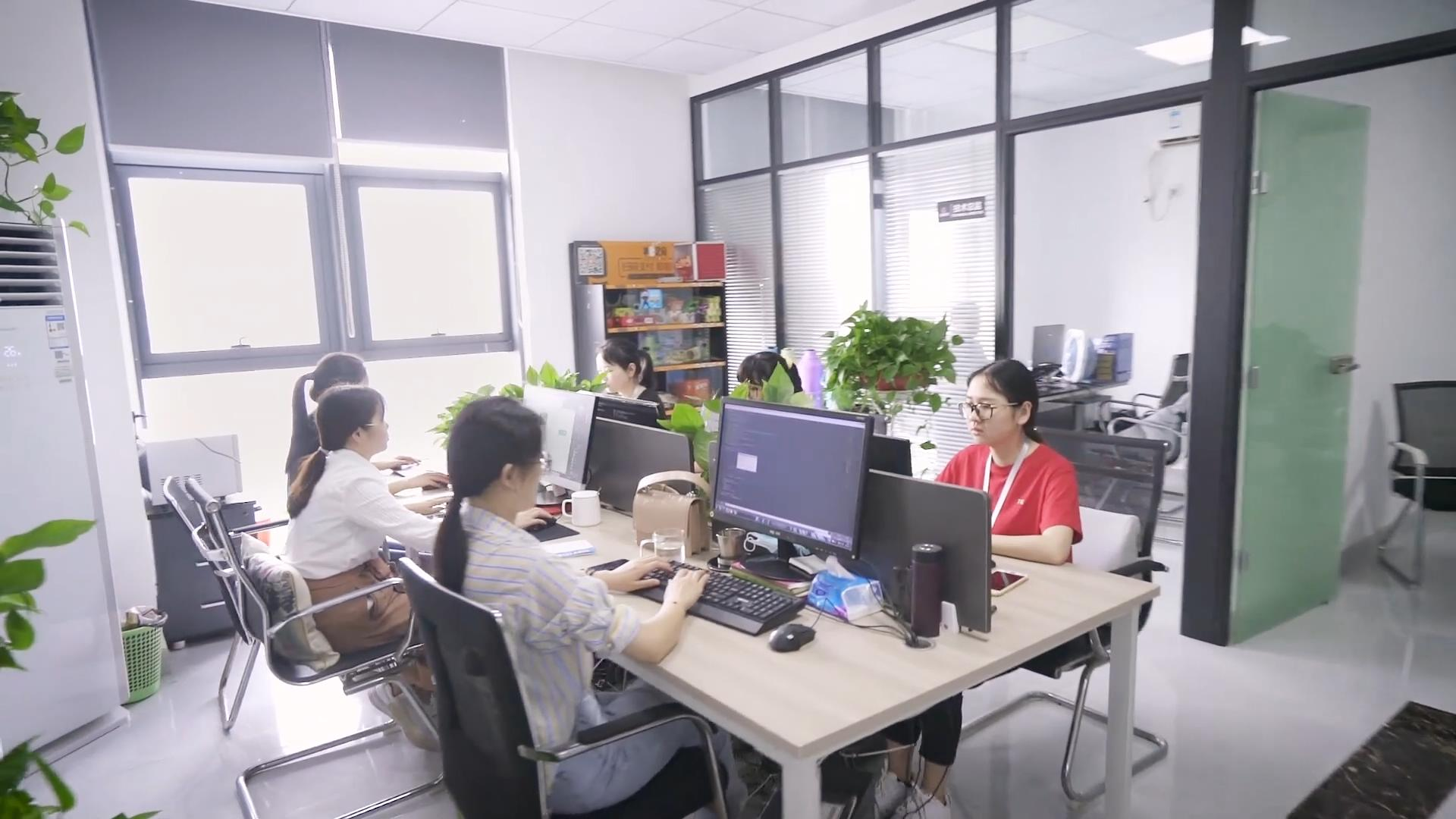 MG冰球突破网站建设怎么做更专业？本地企业建站避坑与实操指南